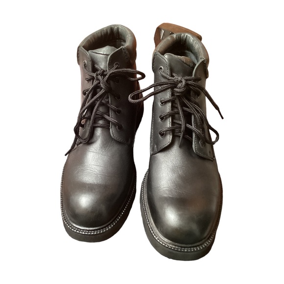 Rockport leather lace upboots, size 10.5